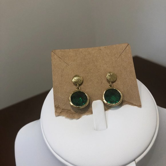 Sparkly Gold Tone Green Circular Drop Earrings. - Picture 13 of 13